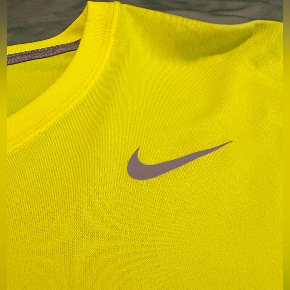 UEC- Men’s Nike DRI- Fit Athletic T-Shirt in XL. - Picture 4 of 5